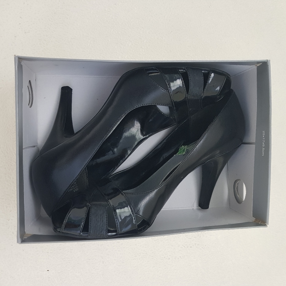 Women's shoes